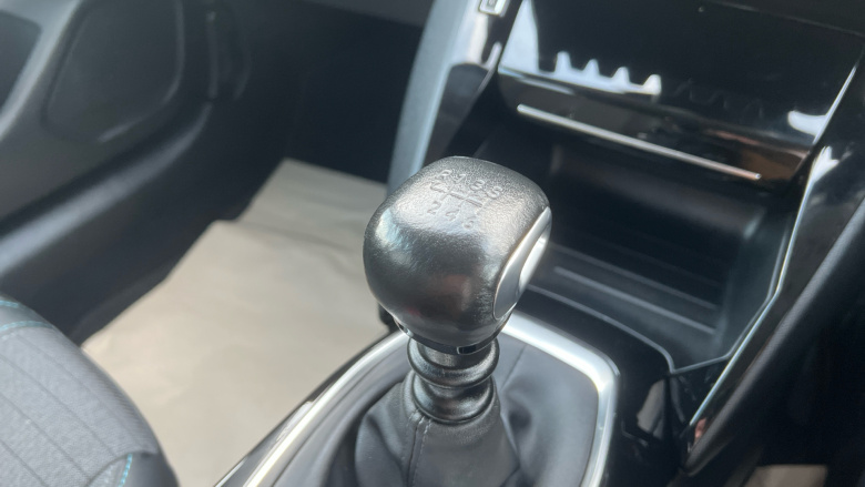 Peugeot 208 1.2 PureTech 100 Allure Premium 5dr Petrol Hatchback